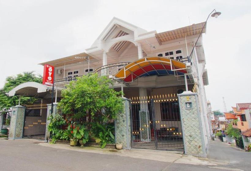 Отель Oyo 3026 Nurul Family Residence