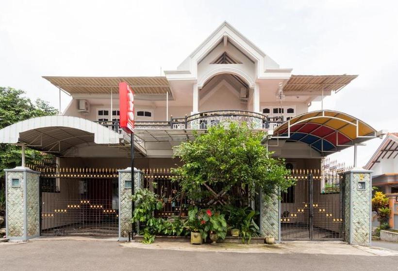 Отель Oyo 3026 Nurul Family Residence