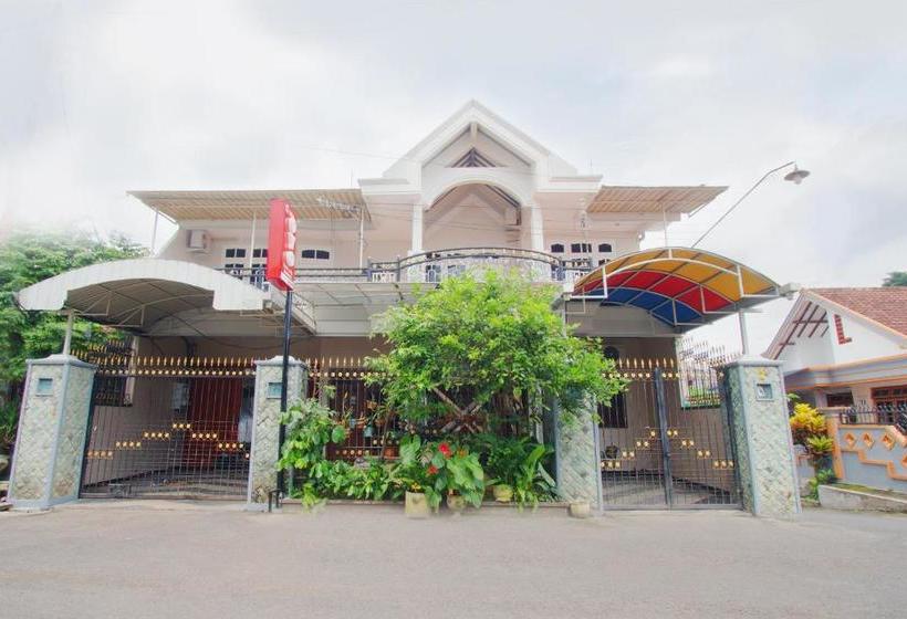 Отель Oyo 3026 Nurul Family Residence