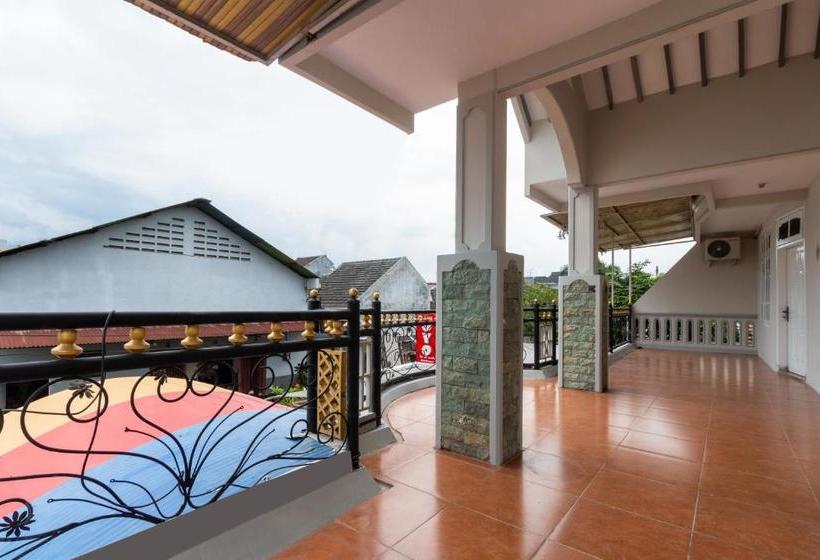 Отель Oyo 3026 Nurul Family Residence