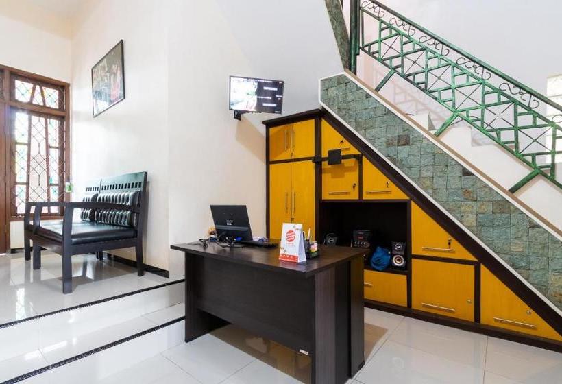 Отель Oyo 3026 Nurul Family Residence