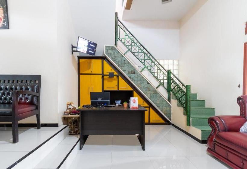 Отель Oyo 3026 Nurul Family Residence