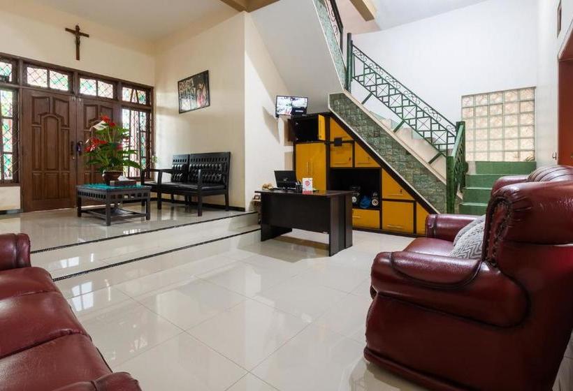 Отель Oyo 3026 Nurul Family Residence