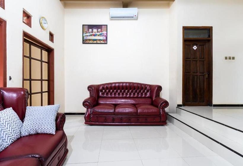 Отель Oyo 3026 Nurul Family Residence