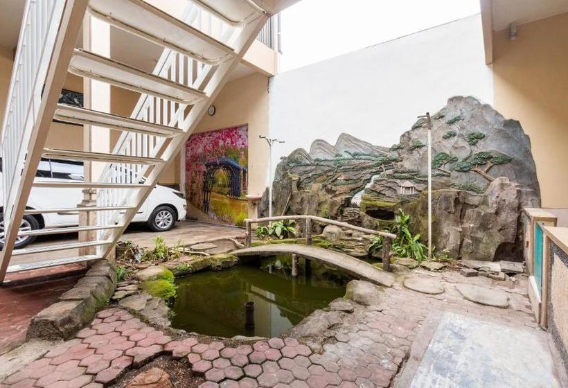 Отель Oyo 3026 Nurul Family Residence