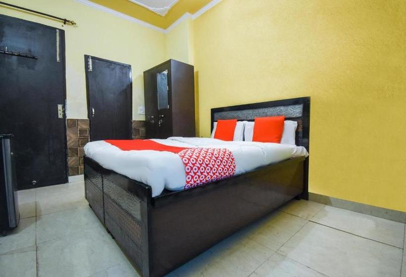 בית מלון כפרי Oyo 69940 First Choice Pg