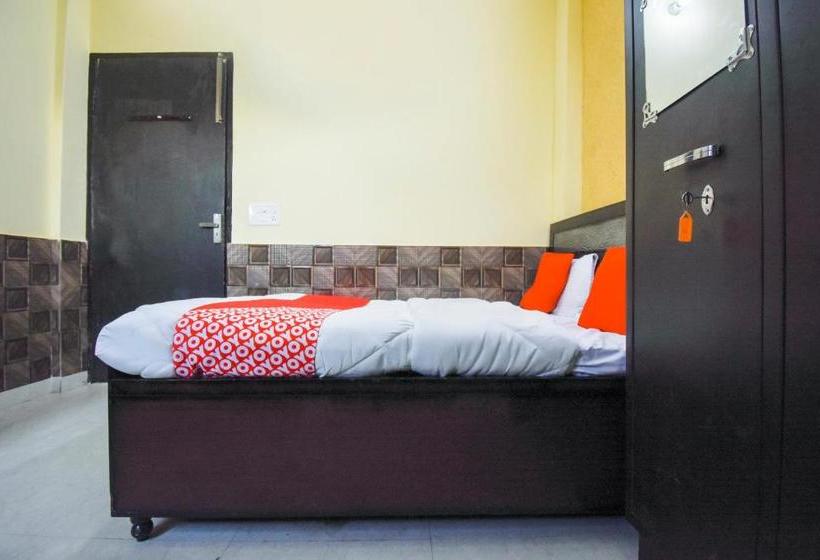 בית מלון כפרי Oyo 69940 First Choice Pg