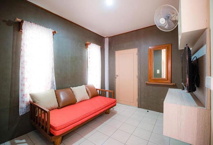 בית מלון כפרי Oyo 569 Aa Resort