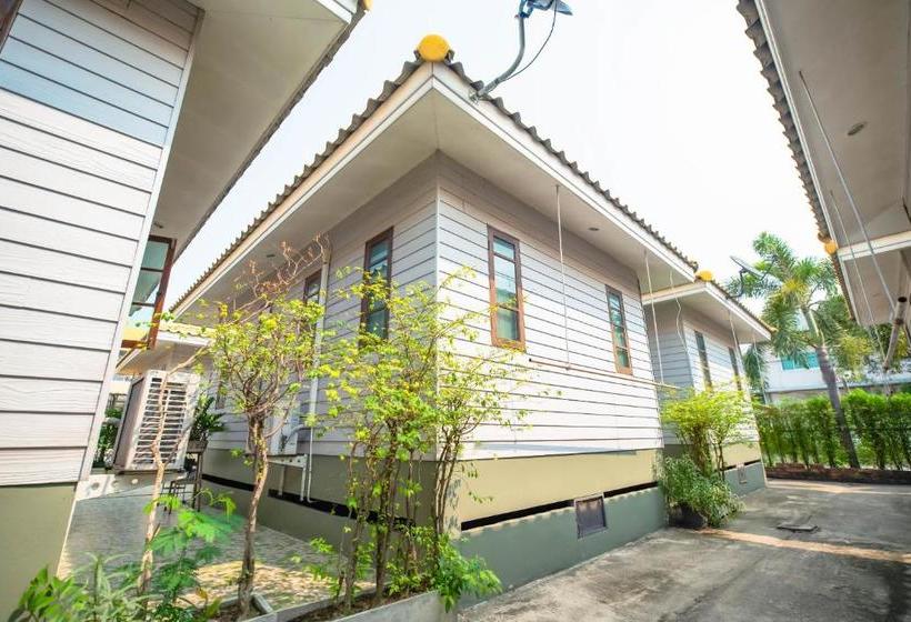 בית מלון כפרי Oyo 569 Aa Resort