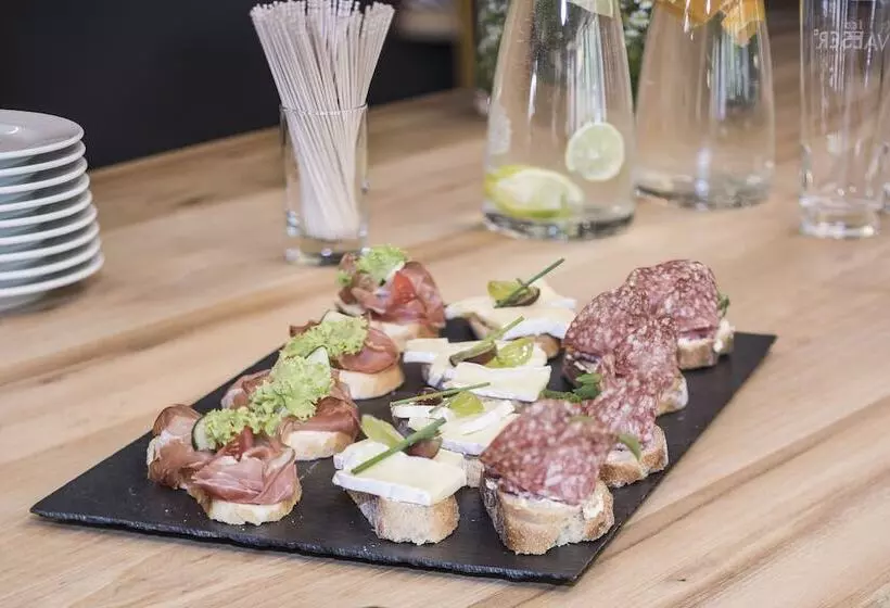 Jufa Hotel Laterns   Klangholzhus