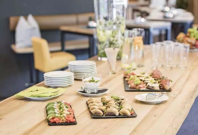 Jufa Hotel Laterns   Klangholzhus