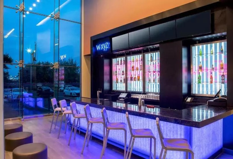 Отель Aloft New York Laguardia Airport