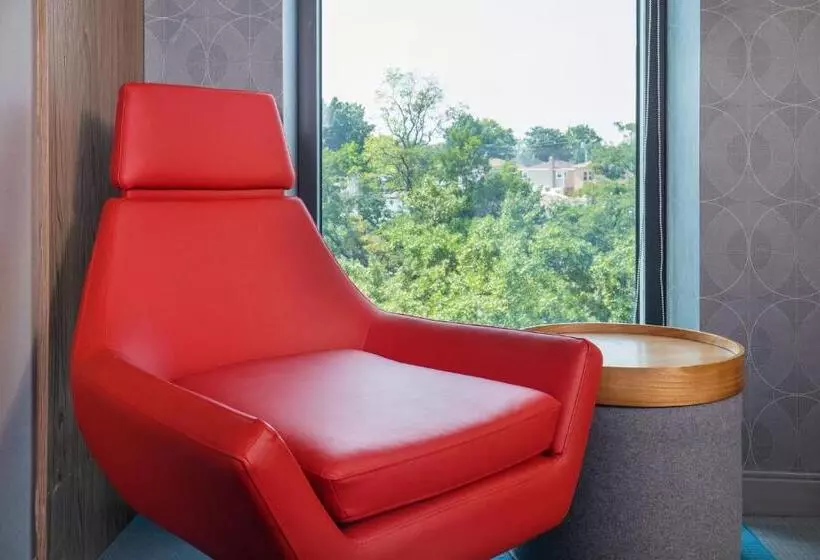 Отель Aloft New York Laguardia Airport