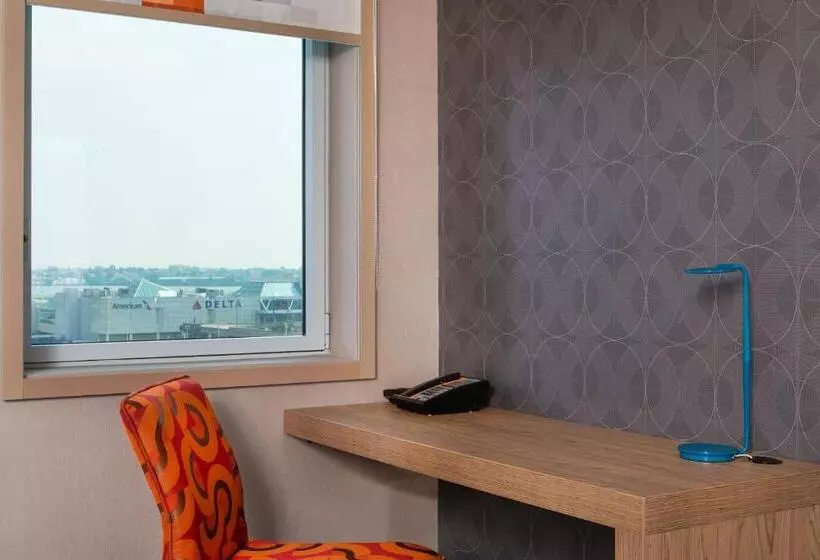 Отель Aloft New York Laguardia Airport