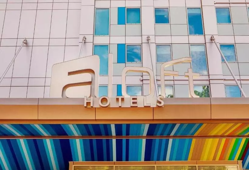 Отель Aloft New York Laguardia Airport