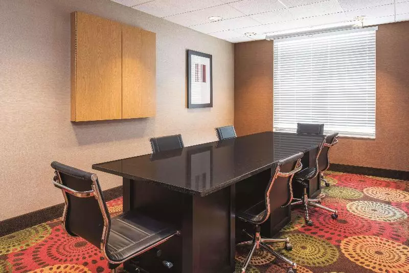 فندق Holiday Inn Express St. Louis Arpt Maryland Hgts