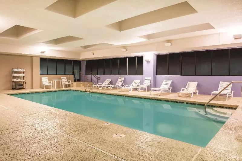 فندق Holiday Inn Express St. Louis Arpt Maryland Hgts