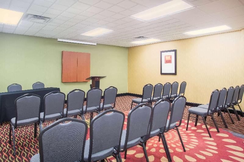 فندق Holiday Inn Express St. Louis Arpt Maryland Hgts