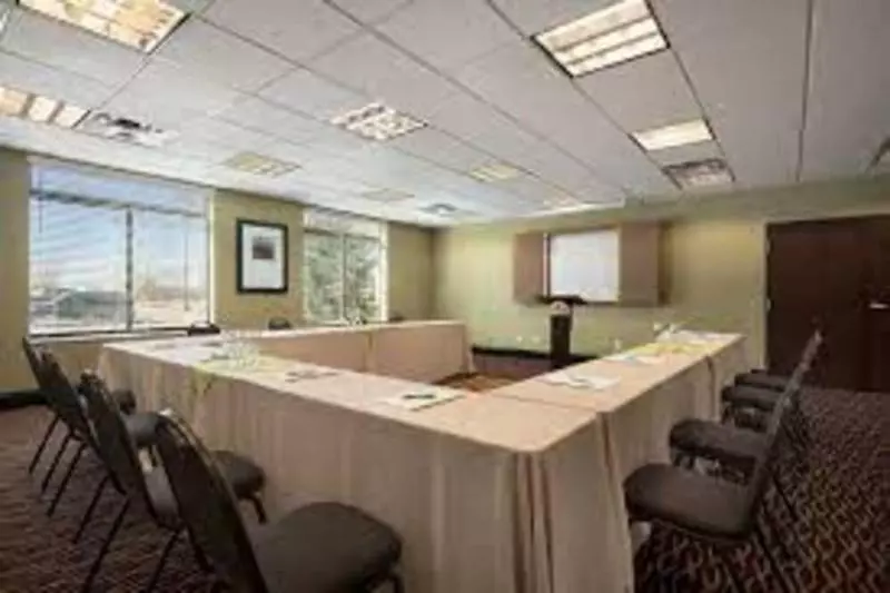 فندق Holiday Inn Express St. Louis Arpt Maryland Hgts