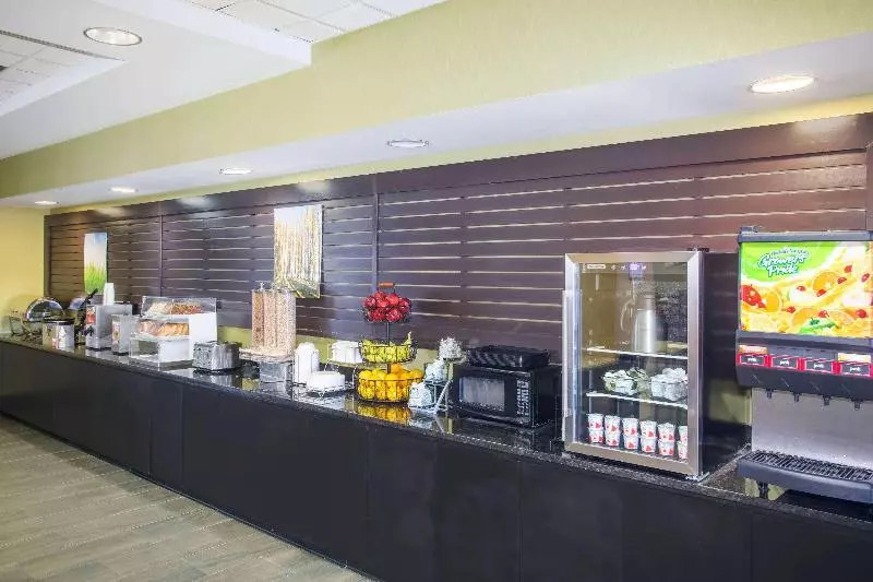 فندق Holiday Inn Express St. Louis Arpt Maryland Hgts