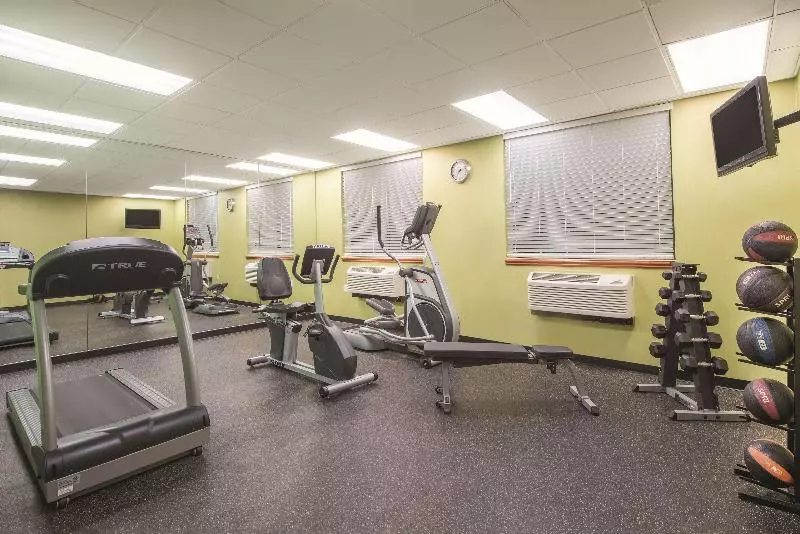 فندق Holiday Inn Express St. Louis Arpt Maryland Hgts