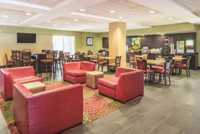 فندق Holiday Inn Express St. Louis Arpt Maryland Hgts