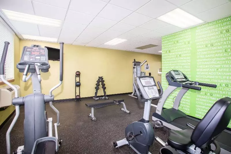 فندق Holiday Inn Express St. Louis Arpt Maryland Hgts