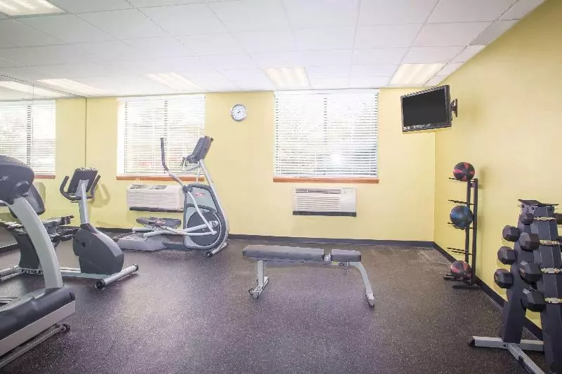 فندق Holiday Inn Express St. Louis Arpt Maryland Hgts