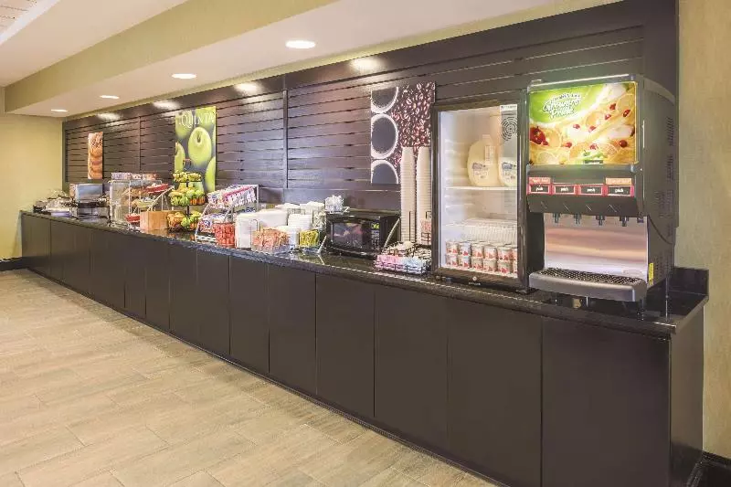 فندق Holiday Inn Express St. Louis Arpt Maryland Hgts