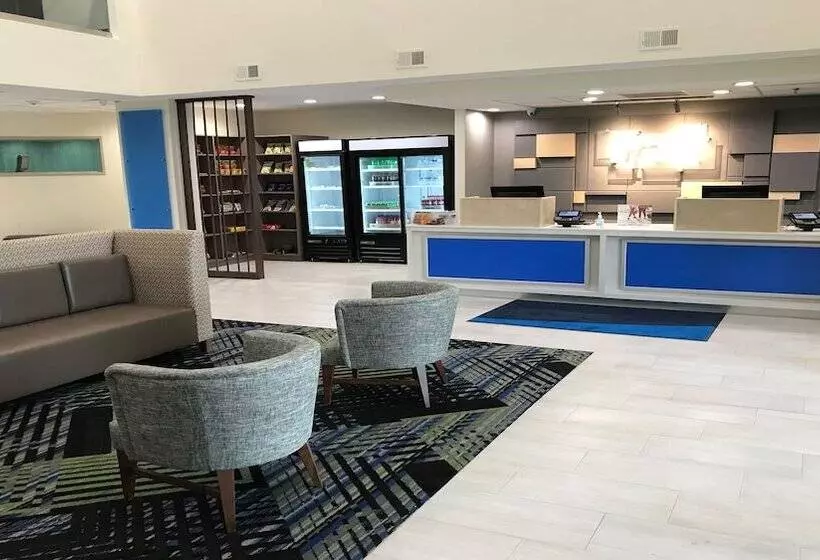 호텔 Holiday Inn Express & Suites Arlington North – Stadium Area, An Ihg