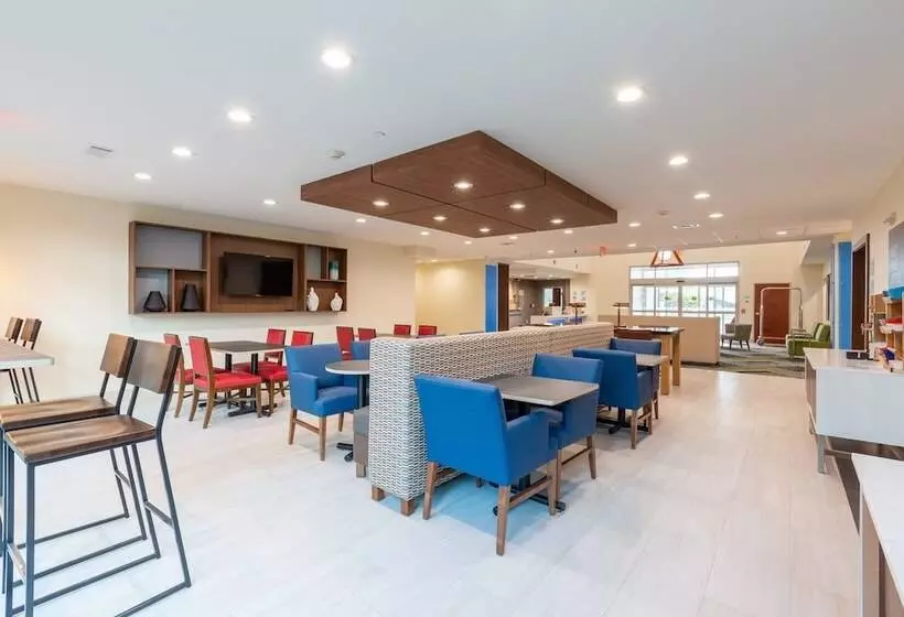 호텔 Holiday Inn Express & Suites Arlington North – Stadium Area, An Ihg