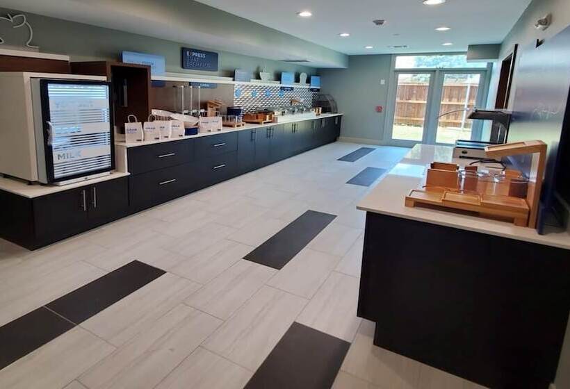 هتل Holiday Inn Express & Suites Arlington North – Stadium Area, An Ihg