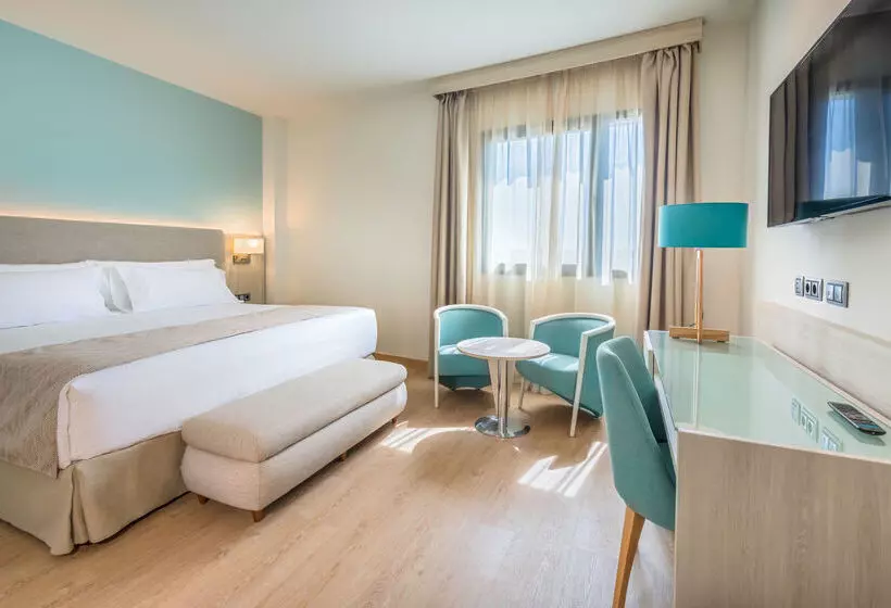 هتل Occidental Sevilla Viapol