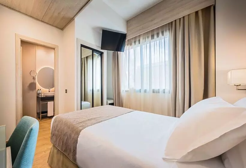 هتل Occidental Sevilla Viapol