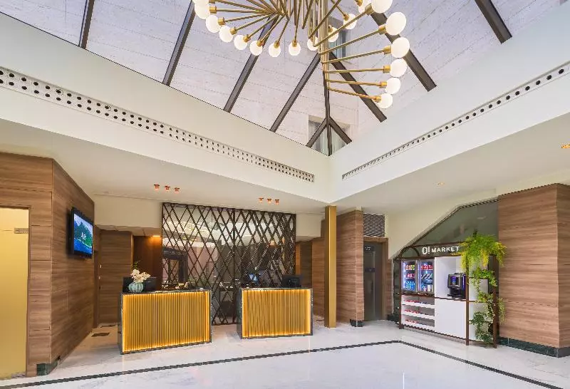 هتل Occidental Sevilla Viapol