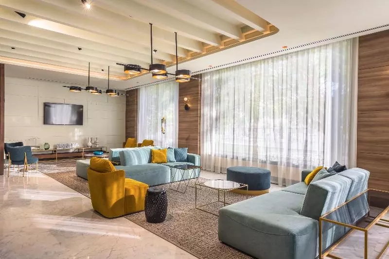 هتل Occidental Sevilla Viapol