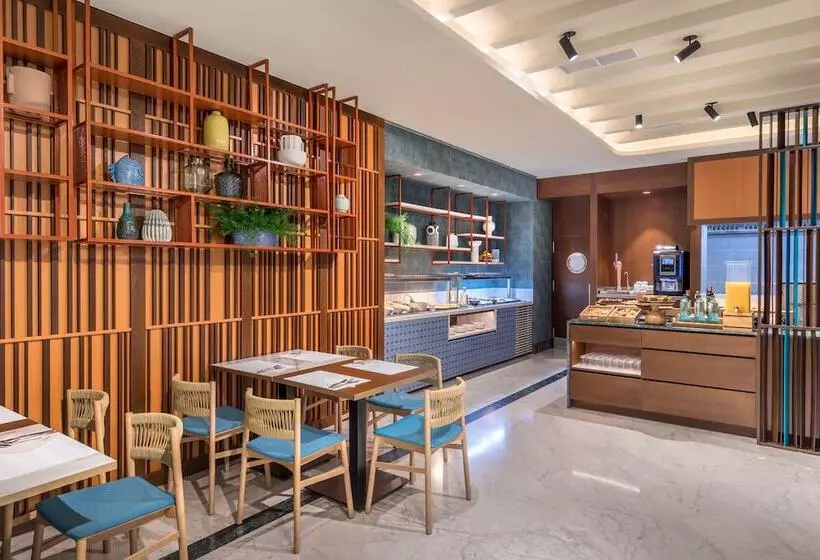 هتل Occidental Sevilla Viapol