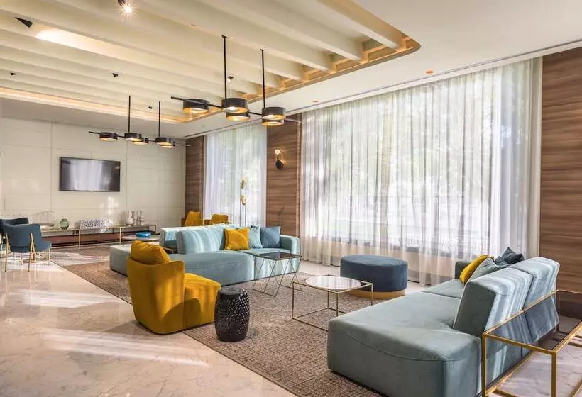 هتل Occidental Sevilla Viapol