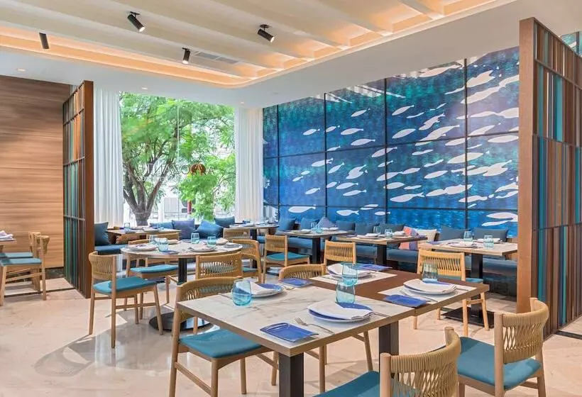 هتل Occidental Sevilla Viapol