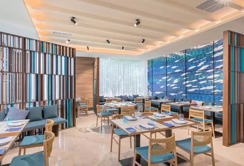 هتل Occidental Sevilla Viapol