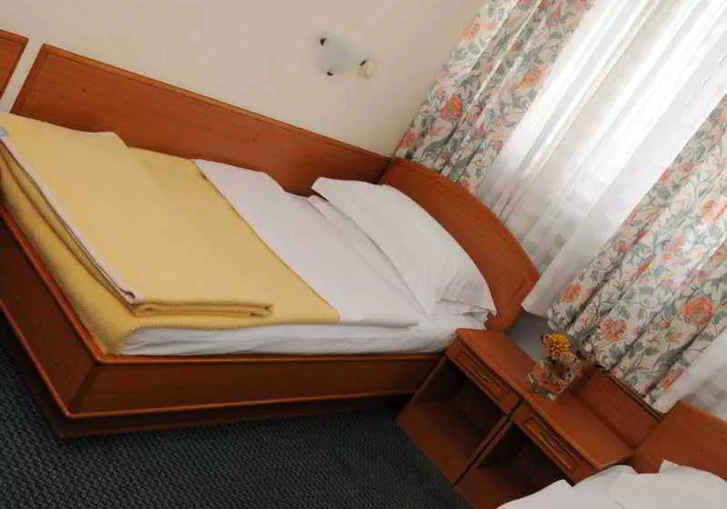 هتل Moxy Belgrade