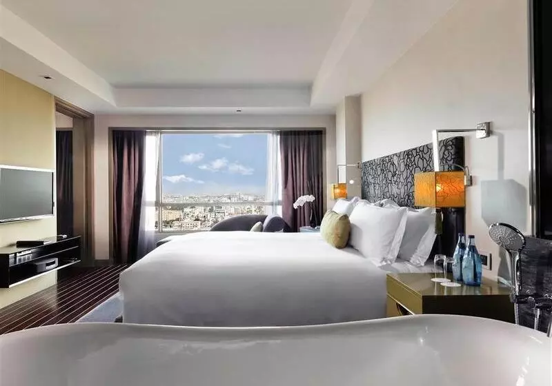 Sofitel Saigon Plaza