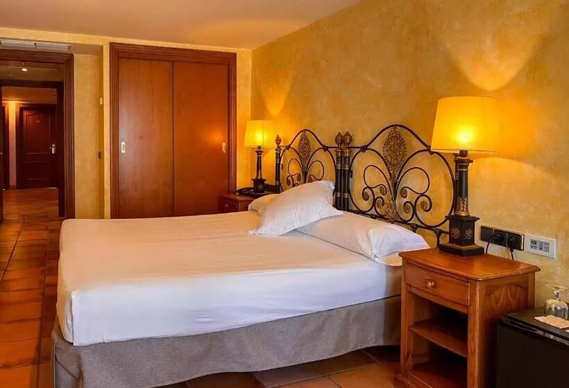 בית מלון כפרי Vila De Tossa