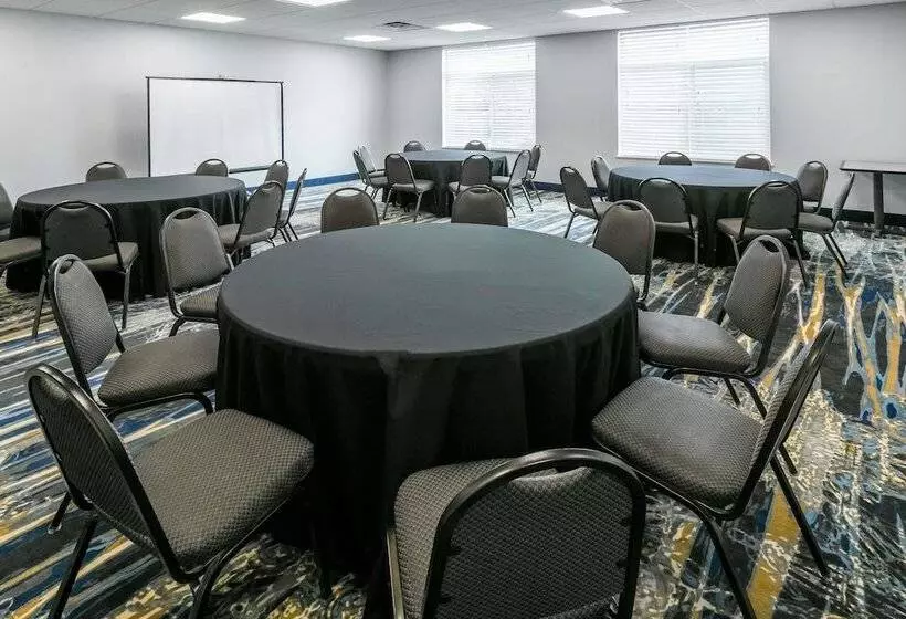 בית מלון כפרי Wingate By Wyndham Dallas Love Field