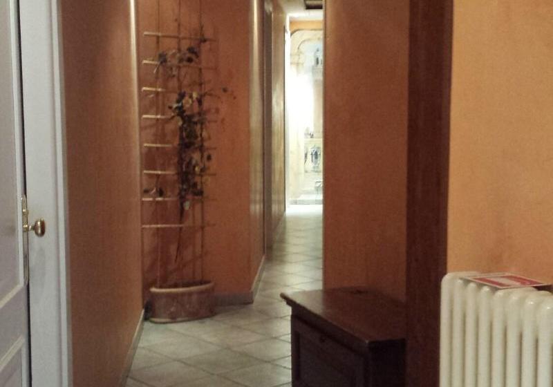 민박 Villa Le Camelie Siena