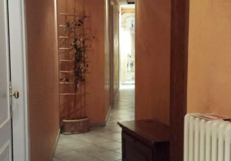 Nocleg ze śniadaniem Villa Le Camelie Siena