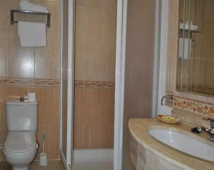 Hôtel (catégorie 1/2 *) Albero