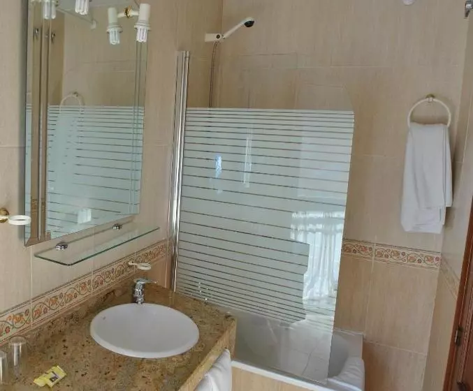 Hôtel (catégorie 1/2 *) Albero