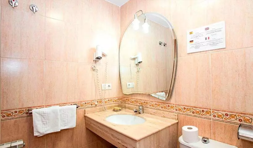 Hôtel (catégorie 1/2 *) Albero