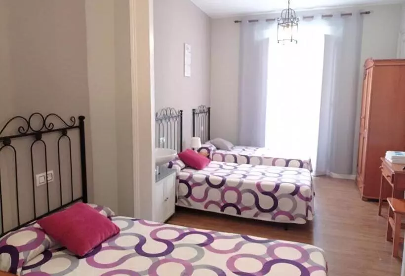 مسافرخانه Hospedaje Don Pelayo